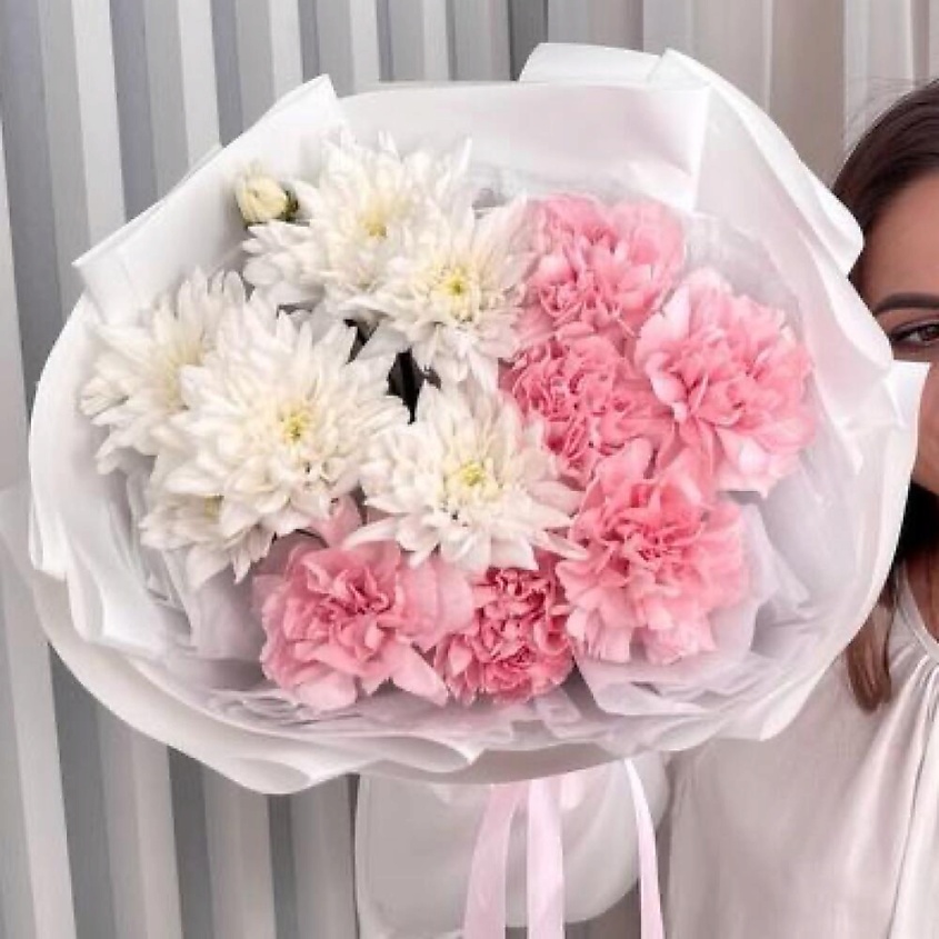 Изображение товара CHALET GREEN Авторский букет с хризантемой и диантусом Размер S, 1 шт.