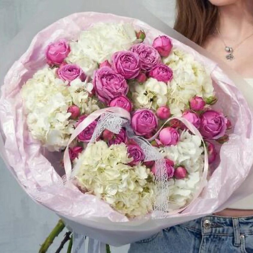 Изображение товара Букет из гортензии и пионовидных роз, свежие цветы от Chalet Green