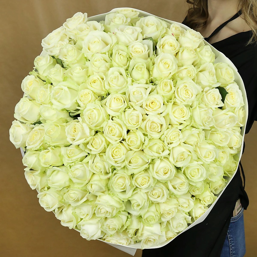 Изображение товара Букет из 101 белой розы в упаковке 60 см с подпиткой Хризалом Россия