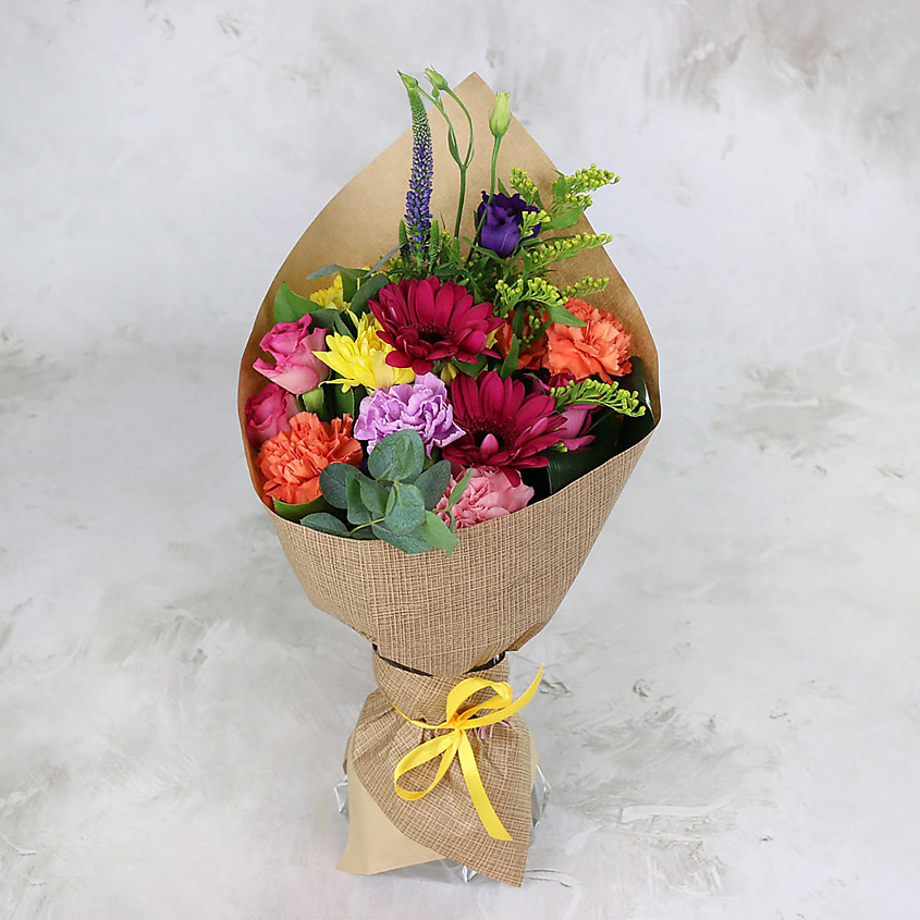 Изображение товара Букет из роз гвоздик и гербер в крафтовой упаковке 1 шт