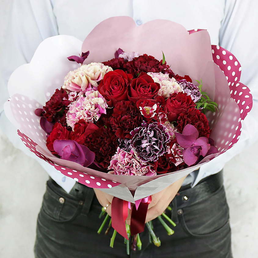 Изображение товара Букет Маркет Дарите с Удовольствием из гвоздик и роз