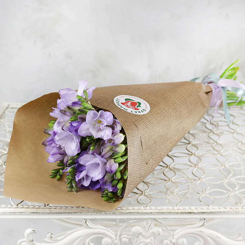 Изображение товара Букет из 15 фрезий в крафте от Букет Маркет