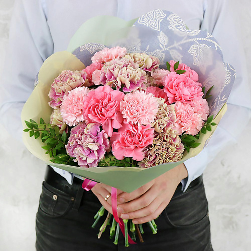 

БУКЕТ МАРКЕТ ДАРИТЕ С УДОВОЛЬСТВИЕМ Букет из 25 лунных гвоздик с листьями фисташки, Букет из 25 лунных гвоздик с листьями фисташки