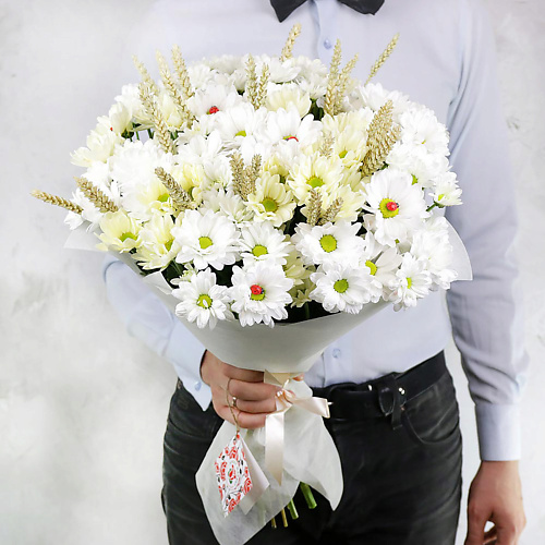 

БУКЕТ МАРКЕТ ДАРИТЕ С УДОВОЛЬСТВИЕМ Букет из 15 хризантем с божьими коровками и пшеницей, Букет из 15 хризантем с божьими коровками и пшеницей