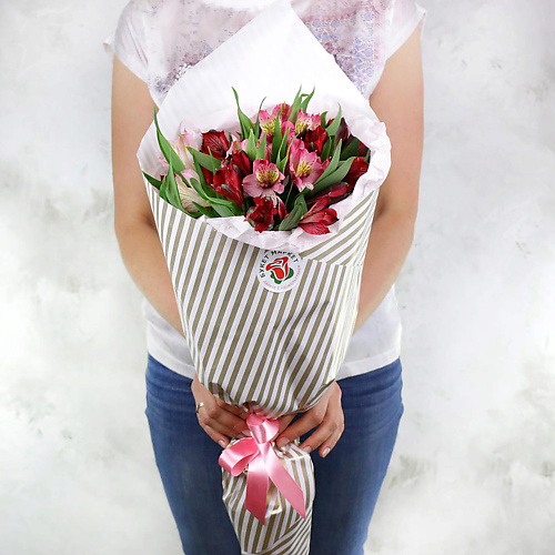 

БУКЕТ МАРКЕТ ДАРИТЕ С УДОВОЛЬСТВИЕМ Букет из 7 альстромерий в оригинальной упаковке, Букет из 7 альстромерий в оригинальной упаковке