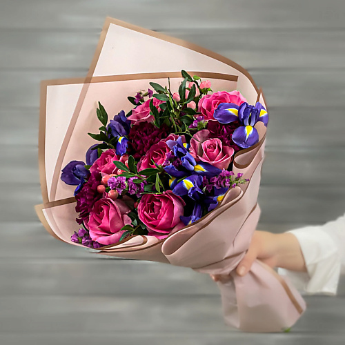 

БУКЕТ МАРКЕТ ДАРИТЕ С УДОВОЛЬСТВИЕМ Букет из гвоздик, роз и ирисов, Букет из гвоздик, роз и ирисов