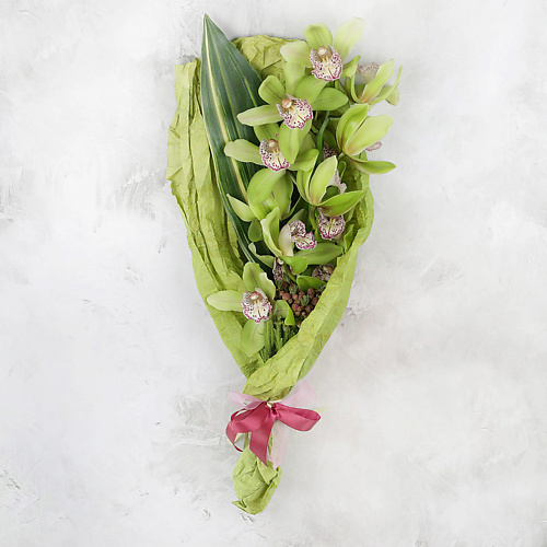 

БУКЕТ МАРКЕТ ДАРИТЕ С УДОВОЛЬСТВИЕМ Букет из орхидеи и листьев аспидистра, Букет из орхидеи и листьев аспидистра