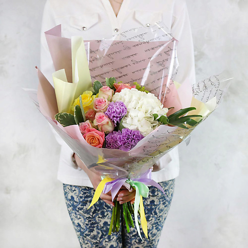 

БУКЕТ МАРКЕТ ДАРИТЕ С УДОВОЛЬСТВИЕМ Букет из гортензий, гвоздик и альхемилл в упаковке, Букет из гортензий, гвоздик и альхемилл в упаковке