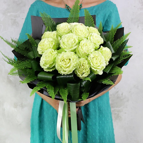 

БУКЕТ МАРКЕТ ДАРИТЕ С УДОВОЛЬСТВИЕМ Букет из 15 белых роз и папоротника, Букет из 15 белых роз и папоротника