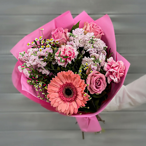 

БУКЕТ МАРКЕТ ДАРИТЕ С УДОВОЛЬСТВИЕМ Букет из маттиол, гвоздик, роз и герберы, Букет из маттиол, гвоздик, роз и герберы