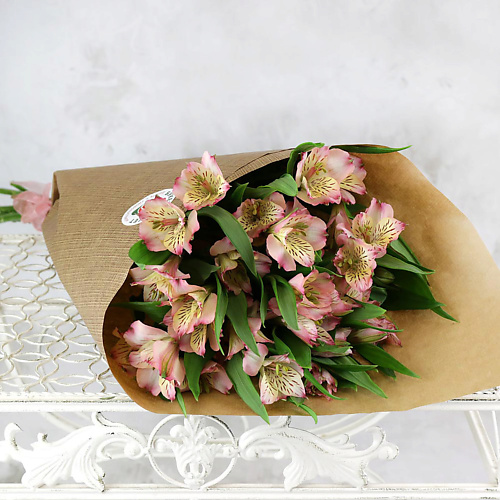 

БУКЕТ МАРКЕТ ДАРИТЕ С УДОВОЛЬСТВИЕМ Букет из 7 розовых альстромерий в крафте, Букет из 7 розовых альстромерий в крафте