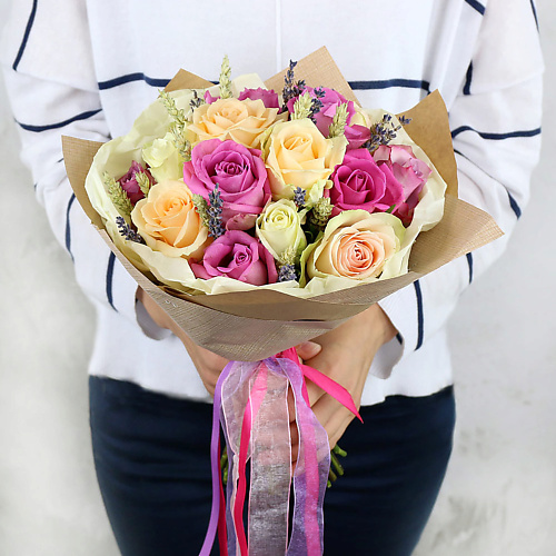 

БУКЕТ МАРКЕТ ДАРИТЕ С УДОВОЛЬСТВИЕМ Букет из роз с пшеницей и лавандой в крафте, Букет из роз с пшеницей и лавандой в крафте