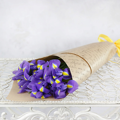 

БУКЕТ МАРКЕТ ДАРИТЕ С УДОВОЛЬСТВИЕМ Букет из 11 ирисов в крафте, Букет из 11 ирисов в крафте