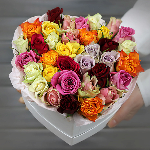 

БУКЕТ МАРКЕТ ДАРИТЕ С УДОВОЛЬСТВИЕМ Композиция в сердце из разноцветных роз, Композиция в сердце из разноцветных роз