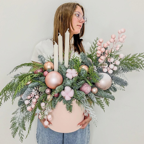 

ЛЭТУАЛЬ FLOWERS Новогодняя композиция из хвои со свечами и игрушками Праздничное настроение, Новогодняя композиция из хвои со свечами и игрушками Праздничное настроение