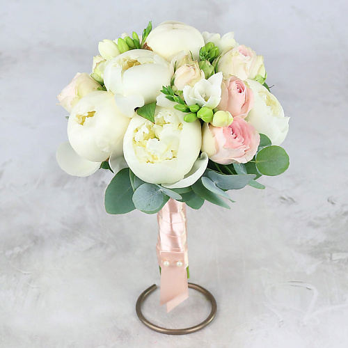 

БУКЕТ МАРКЕТ ДАРИТЕ С УДОВОЛЬСТВИЕМ Букет невесты из пионов, роз и фрезии, Букет невесты из пионов, роз и фрезии