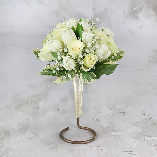

БУКЕТ МАРКЕТ ДАРИТЕ С УДОВОЛЬСТВИЕМ Букет невесты из белых роз и тюльпанов, Букет невесты из белых роз и тюльпанов