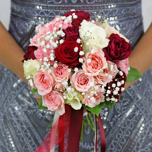 

БУКЕТ МАРКЕТ ДАРИТЕ С УДОВОЛЬСТВИЕМ Букет из роз, гвоздик и гипсофилы, Букет из роз, гвоздик и гипсофилы