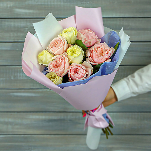 

БУКЕТ МАРКЕТ ДАРИТЕ С УДОВОЛЬСТВИЕМ Букет из 9 белых и розовых пионовидных роз, Букет из 9 белых и розовых пионовидных роз