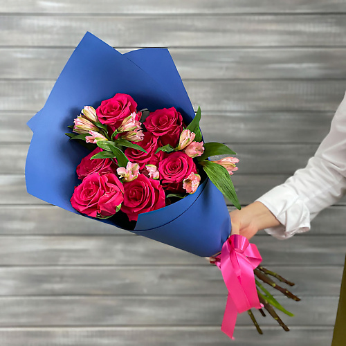 

БУКЕТ МАРКЕТ ДАРИТЕ С УДОВОЛЬСТВИЕМ Букет из роз с альстромериями, Букет из роз с альстромериями