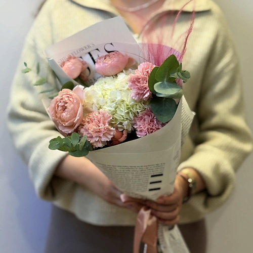 

CHALET GREEN Авторский букет из гортензии, кустовых пионовидных роз Джульетта и диантусов, Авторский букет из гортензии, кустовых пионовидных роз Джульетта и диантусов