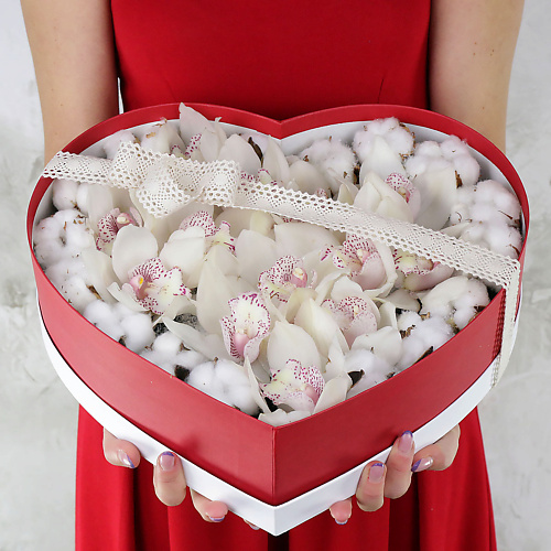 

БУКЕТ МАРКЕТ ДАРИТЕ С УДОВОЛЬСТВИЕМ Композиция из орхидей и хлопка в сердце, Композиция из орхидей и хлопка в сердце