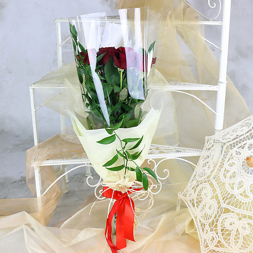 

БУКЕТ МАРКЕТ ДАРИТЕ С УДОВОЛЬСТВИЕМ Букет из 9 красных роз в упаковке Россия 60 см., Букет из 9 красных роз в упаковке Россия 60 см.