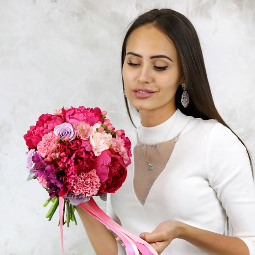 

БУКЕТ МАРКЕТ ДАРИТЕ С УДОВОЛЬСТВИЕМ Букет из пионов, роз, лизиантуса и гвоздик, Букет из пионов, роз, лизиантуса и гвоздик