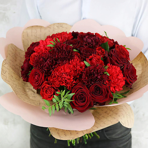 

БУКЕТ МАРКЕТ ДАРИТЕ С УДОВОЛЬСТВИЕМ Букет из гвоздик и роз с листьями фисташки, Букет из гвоздик и роз с листьями фисташки