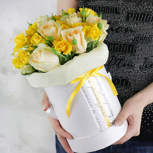 

БУКЕТ МАРКЕТ ДАРИТЕ С УДОВОЛЬСТВИЕМ Композиция из желтых кустовых роз в шляпной коробке, Композиция из желтых кустовых роз в шляпной коробке