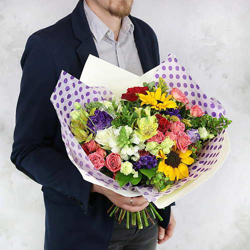 

БУКЕТ МАРКЕТ ДАРИТЕ С УДОВОЛЬСТВИЕМ Яркий букет из подсолнухов, роз, лизиантусов и альстромерий, Яркий букет из подсолнухов, роз, лизиантусов и альстромерий