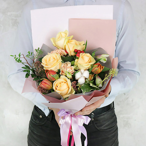 

БУКЕТ МАРКЕТ ДАРИТЕ С УДОВОЛЬСТВИЕМ Букет из роз, тюльпанов и альстромерий с хлопком, Букет из роз, тюльпанов и альстромерий с хлопком