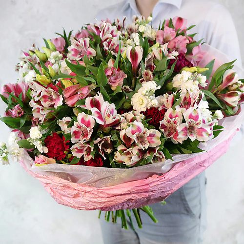 

БУКЕТ МАРКЕТ ДАРИТЕ С УДОВОЛЬСТВИЕМ Большой букет из альстромерий, гвоздик и лизиантусов, Большой букет из альстромерий, гвоздик и лизиантусов