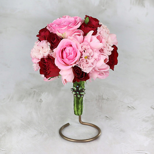 

БУКЕТ МАРКЕТ ДАРИТЕ С УДОВОЛЬСТВИЕМ Букет невесты из красных и розовых роз, тюльпанов и лизиантуса, Букет невесты из красных и розовых роз, тюльпанов и лизиантуса