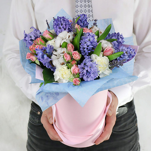 

БУКЕТ МАРКЕТ ДАРИТЕ С УДОВОЛЬСТВИЕМ Композиция из гиацинтов, гвоздик и роз в коробке, Композиция из гиацинтов, гвоздик и роз в коробке