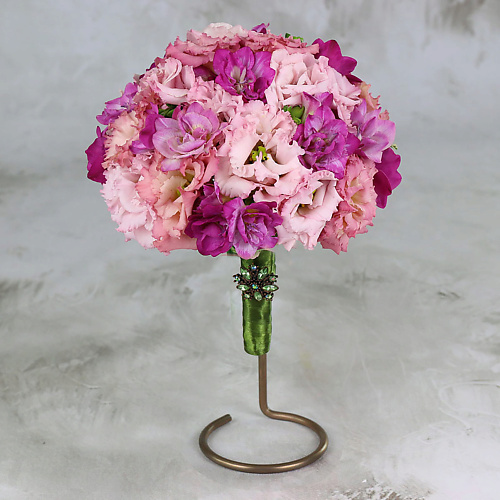 

БУКЕТ МАРКЕТ ДАРИТЕ С УДОВОЛЬСТВИЕМ Букет невесты из розового лизиантуса и фрезии, Букет невесты из розового лизиантуса и фрезии