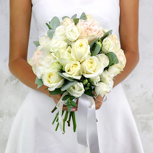 

БУКЕТ МАРКЕТ ДАРИТЕ С УДОВОЛЬСТВИЕМ Букет из роз, эвкалипта и лизиантуса, Букет из роз, эвкалипта и лизиантуса