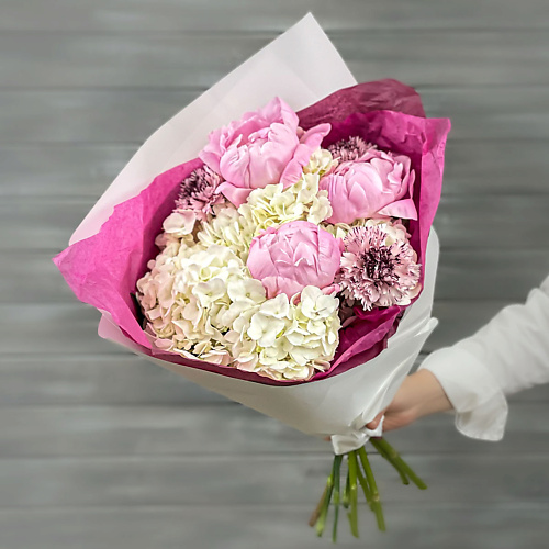 

БУКЕТ МАРКЕТ ДАРИТЕ С УДОВОЛЬСТВИЕМ Букет из гортензий, пионов и гвоздик, Букет из гортензий, пионов и гвоздик