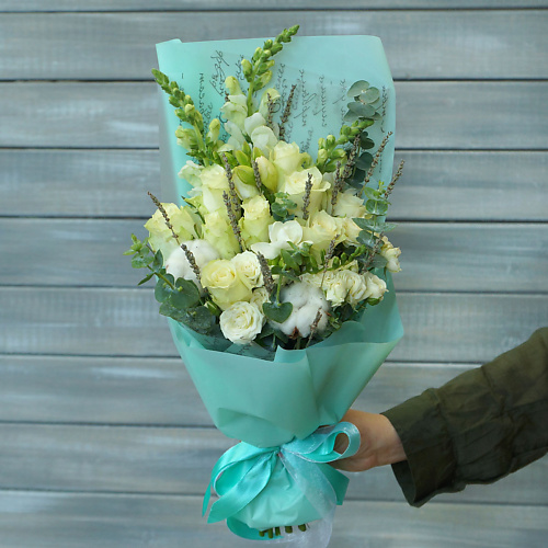 

БУКЕТ МАРКЕТ ДАРИТЕ С УДОВОЛЬСТВИЕМ Букет из роз и фрезий с хлопком, Букет из роз и фрезий с хлопком