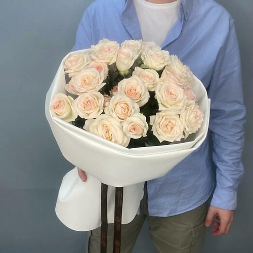 

CHALET GREEN Монобукет из 5 кустовых роз QEEN. Монобукет 016, Монобукет из 5 кустовых роз QEEN. Монобукет 016