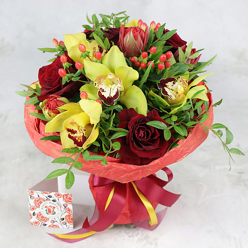 

БУКЕТ МАРКЕТ ДАРИТЕ С УДОВОЛЬСТВИЕМ Букет из орхидеи, роз и гиперикума, Букет из орхидеи, роз и гиперикума