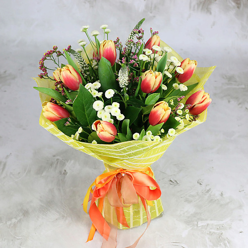 

БУКЕТ МАРКЕТ ДАРИТЕ С УДОВОЛЬСТВИЕМ Букет из тюльпанов и вероники в упаковке, Букет из тюльпанов и вероники в упаковке