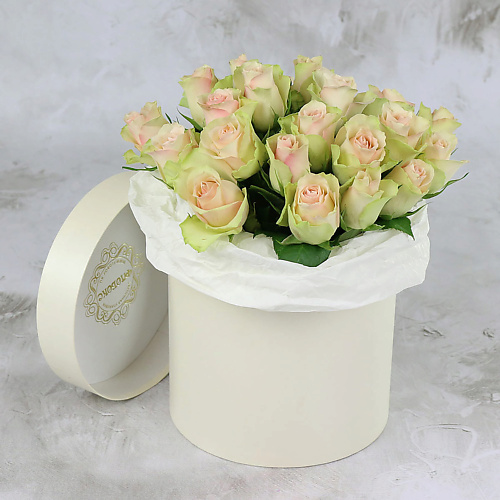 

БУКЕТ МАРКЕТ ДАРИТЕ С УДОВОЛЬСТВИЕМ 25 зелено-розовых роз в шляпной коробке, Кения, 25 зелено-розовых роз в шляпной коробке, Кения