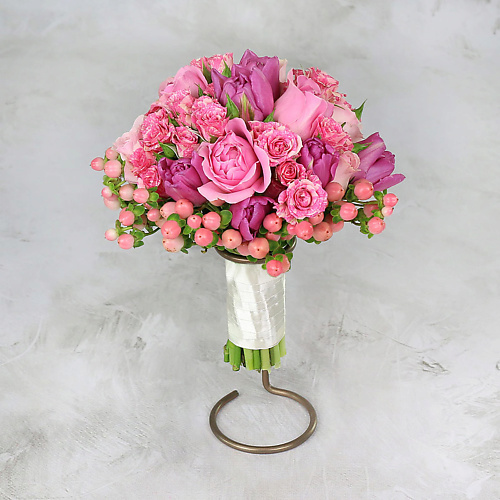 

БУКЕТ МАРКЕТ ДАРИТЕ С УДОВОЛЬСТВИЕМ Букет невесты из розовых роз, тюльпанов и гиперикума, Букет невесты из розовых роз, тюльпанов и гиперикума