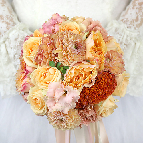 

БУКЕТ МАРКЕТ ДАРИТЕ С УДОВОЛЬСТВИЕМ Букет невесты из георгин, роз и целозии, Букет невесты из георгин, роз и целозии