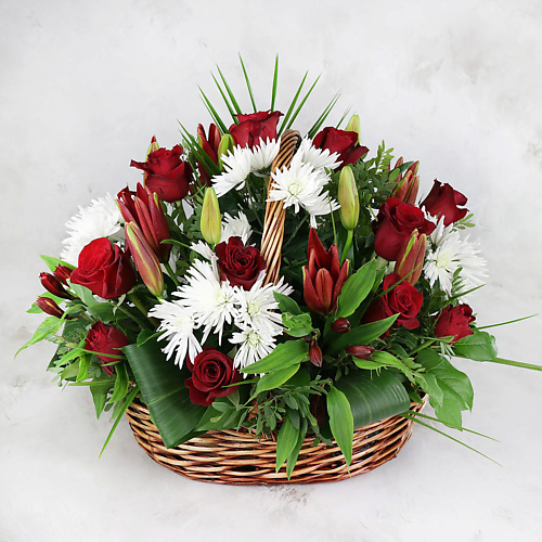 

БУКЕТ МАРКЕТ ДАРИТЕ С УДОВОЛЬСТВИЕМ Композиция из лилий, роз и хризантем в корзине, Композиция из лилий, роз и хризантем в корзине
