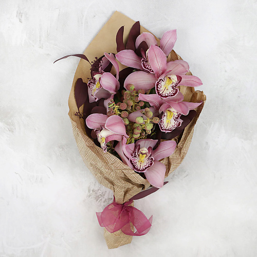 

БУКЕТ МАРКЕТ ДАРИТЕ С УДОВОЛЬСТВИЕМ Букет из орхидеи, капса и эвкалипта, Букет из орхидеи, капса и эвкалипта