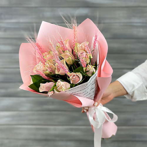 

БУКЕТ МАРКЕТ ДАРИТЕ С УДОВОЛЬСТВИЕМ Нежный букет из роз и пшеницы, Нежный букет из роз и пшеницы