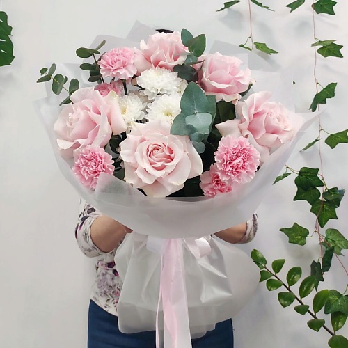 

MERSI FLOWERS Букет Воздушный поцелуй из роз, диантусов, эвкалипта и хризантемы, Букет Воздушный поцелуй из роз, диантусов, эвкалипта и хризантемы