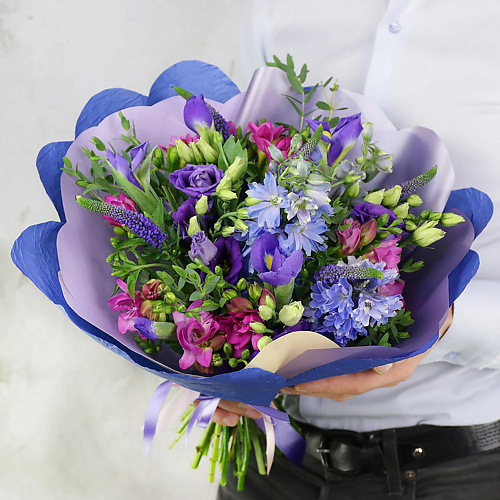 

БУКЕТ МАРКЕТ ДАРИТЕ С УДОВОЛЬСТВИЕМ Букет из фрезий, ирисов и вероники, Букет из фрезий, ирисов и вероники